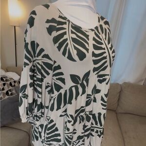 TANOA Leaf Print Women's Top measurements are more like a small/medium.